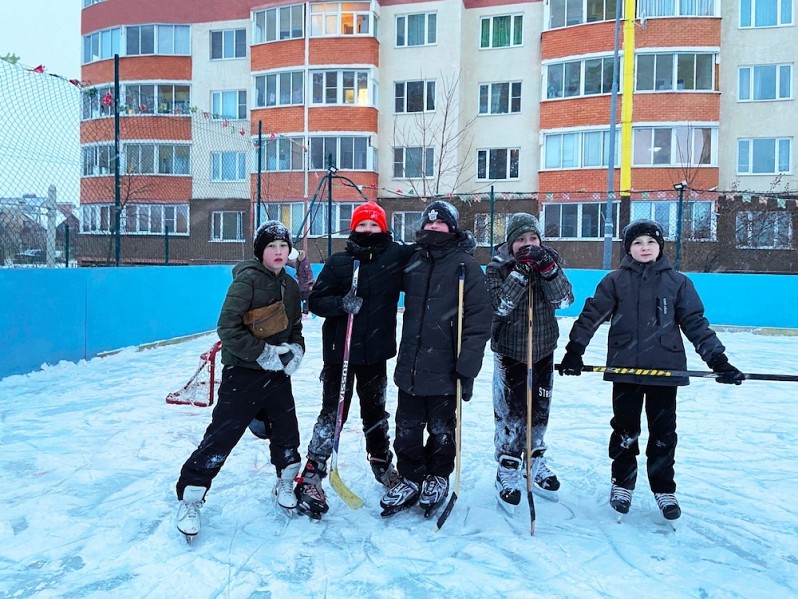 БЕСПЛАТНЫЙ КАТОК ДЛЯ ВСЕЙ СЕМЬИ